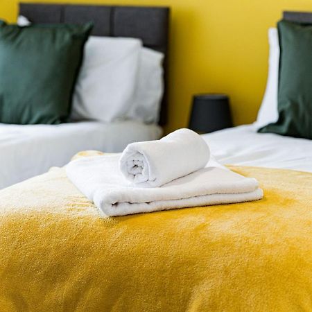 Special Rate For Bookings More Than 7 Nights, Warm Spacious Contractor House Near Liverpool City Centre Sleeps 8 Kitchen & Dining Room, Washing Machine 외부 사진