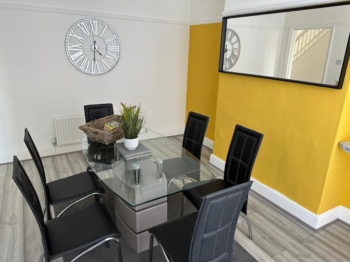 Special Rate For Bookings More Than 7 Nights, Warm Spacious Contractor House Near Liverpool City Centre Sleeps 8 Kitchen & Dining Room, Washing Machine 외부 사진