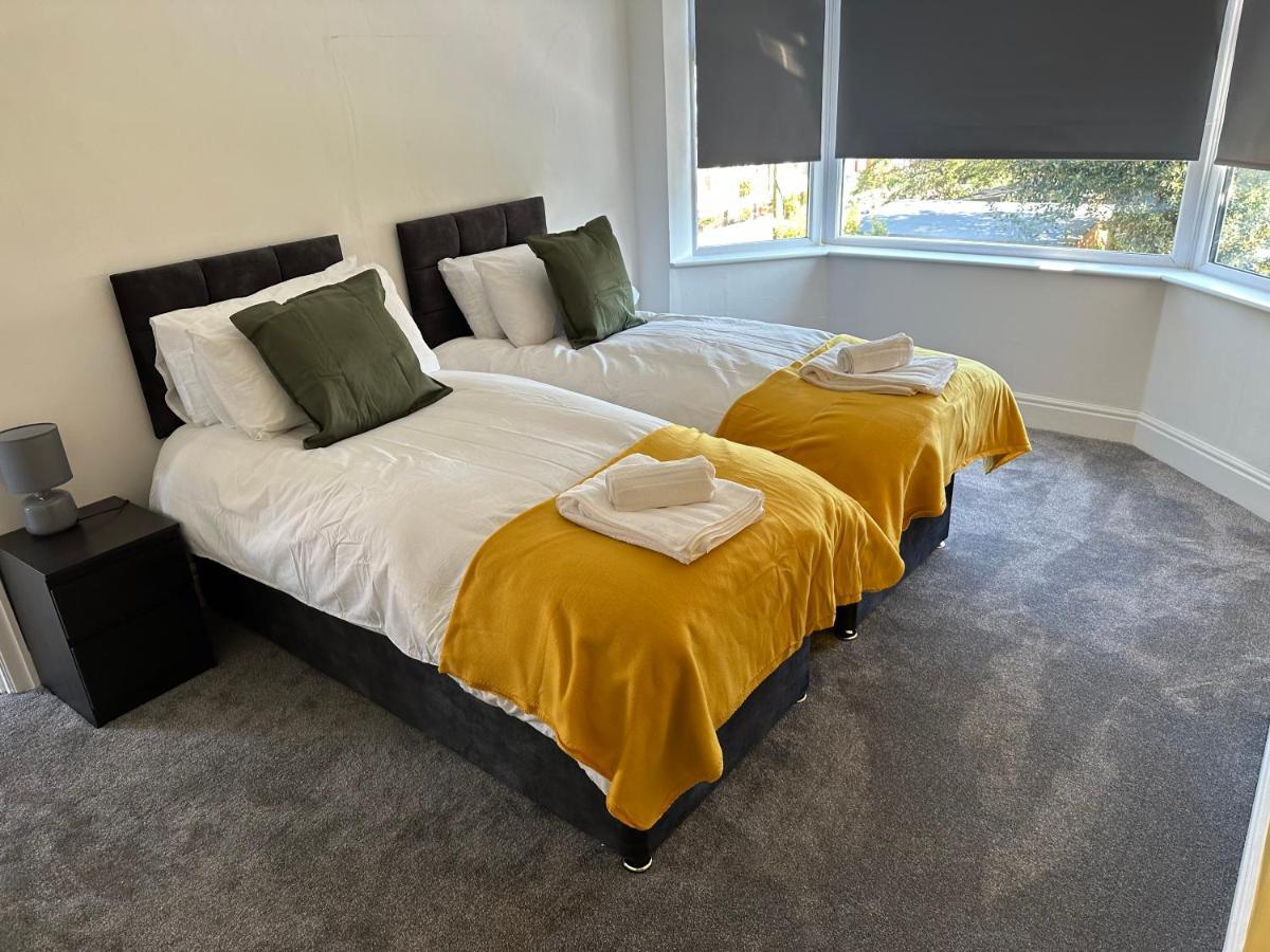 Special Rate For Bookings More Than 7 Nights, Warm Spacious Contractor House Near Liverpool City Centre Sleeps 8 Kitchen & Dining Room, Washing Machine 외부 사진