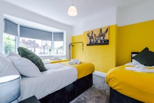 Special Rate For Bookings More Than 7 Nights, Warm Spacious Contractor House Near Liverpool City Centre Sleeps 8 Kitchen & Dining Room, Washing Machine 외부 사진