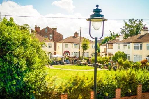 Special Rate For Bookings More Than 7 Nights, Warm Spacious Contractor House Near Liverpool City Centre Sleeps 8 Kitchen & Dining Room, Washing Machine 외부 사진